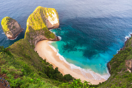 Kelingking white and sandy beach (T-Rex Beach) seen from above at sunrise, Nusa Penida island, Klungkung regency, Bali, Indonesia, Southeast Asia