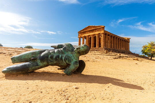 The Greek Temple of Concordia, part of the old city of Akragas, seen from below, Valley of the Temples, UNESCO World Heritage Site, Agrigento, Sicily, Mediterranean