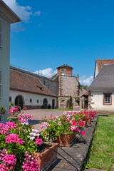 Historische Gemeindekelter und ehemalige Stadtmauer in Westhoffen. Department Bas-Rhin in der...