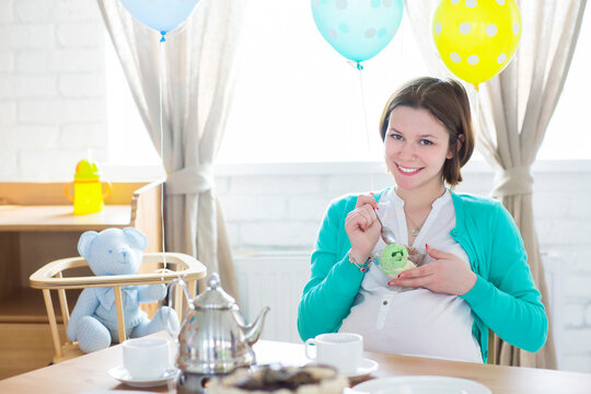 Happy pregnant woman with ice cream - Powered by Adobe