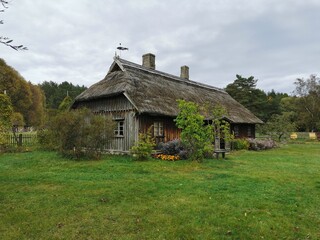 Obraz premium old wooden house