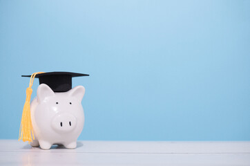 Piggy bank with graduation hat. The concept of saving money for education, student loan, scholarship, tuition fees in future - obrazy, fototapety, plakaty