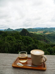 Kaffee mit Ausblick Berge Thailand
