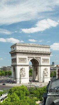 arc de triomphe, paris in vertical format