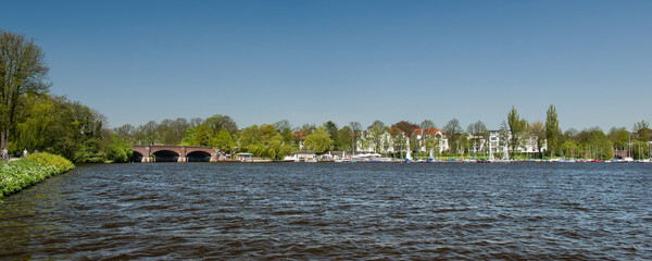 Panorama nördliches Alsterufer Hamburg im Frühling
