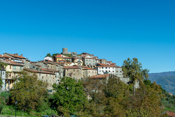 Fototapeta na wymiar scenic small village of Vellano in Italy
