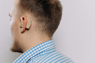 Obraz premium man with a hearing aid on a white background in a shirt without a face