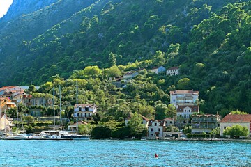 Fototapeta na wymiar Primorsky resort village on the shores of the Bay of the Bay of the Adriatic Sea