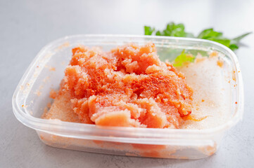 ケースに入った辛子明太子