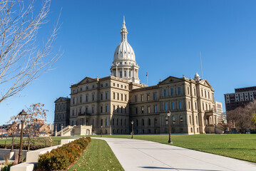 Fototapeta na wymiar Late fall at the Michigan State Capitol building in Lansing, Michigan. USA.