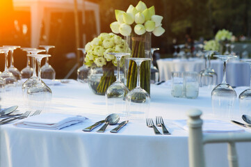 Dinning wedding table set with white lotus
