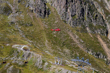 Eurocopter in den Stubaier Alpen - Wartungsarbeiten an der Gondel im Stubaital © Jannik