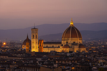Vista de la Catedral de Santa María del Fiore, desde la Plaza de Miguel Angel, en Florencia, Italia. 