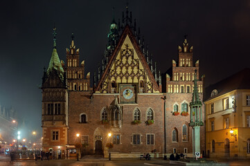 Fototapeta na wymiar Night view of Wroclaw Town Hall in Wroclaw, Poland