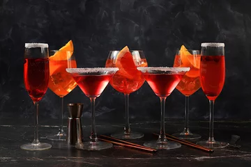 Foto op Plexiglas Assortment of alcoholic cocktail Aperol spritz, champagne and red martini in glasses on a dark background, bar concept, alcoholic drinks at a party, advertising for a restaurant, © Светлана Балынь