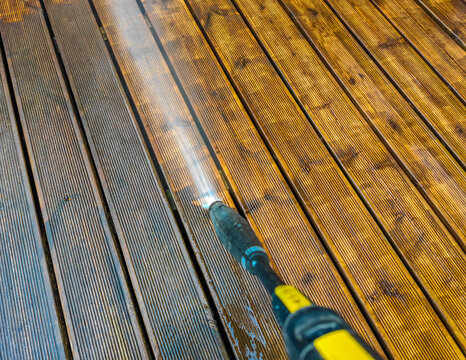 Cleaning wooden terrace decking before oiling and painting with a high pressure water cleaner