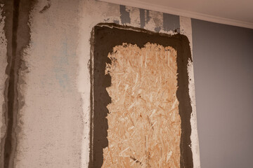 OSB Plate Insert Elevates Wall Aesthetics with Creative Artistry.