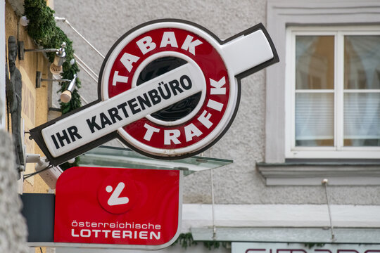 Schild Tabak Trafik und Kartenb&uuml;ro