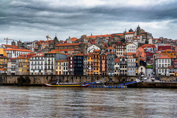 Fototapeta na wymiar Porto, Portugal, the Douro River, and Dom Luis Bridge during a cloudy day