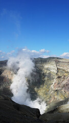 熊本県の阿蘇山の火口