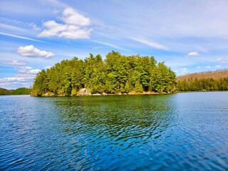 Obraz premium Beautiful sceneries while boating or fishing, small islands everywhere… 31 Mile Lake, Gracefield, Quebec, Canada
