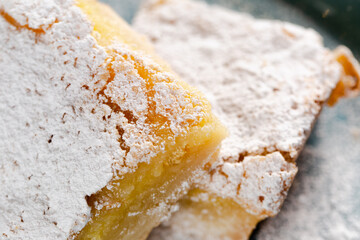 Yummy lemon bars covered in sugar