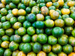 Honey Siamese Orange is a variety of orange that has a sweet taste with a honey-like flavor. This orange has the advantage of a fresh, sweet taste and orange color when planted in the highlands
