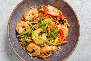 noodle with shrimps and vegetables