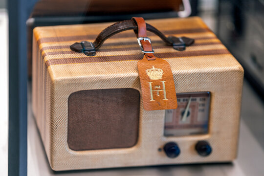 Philco travelling radio belonged to Kong Haakon the VII, the king of Norway in the 50's