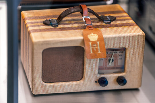 Philco travelling radio belonged to Kong Haakon the VII, the king of Norway in the 50's