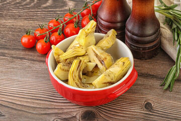 Grilled artichoke marinated in oil