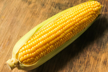 raw corn on a wooden table