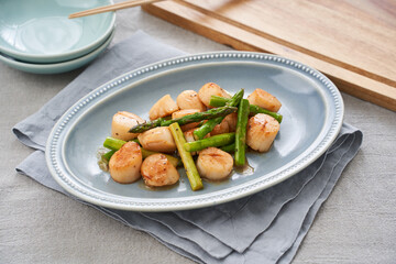 ホタテとアスパラのバター焼き