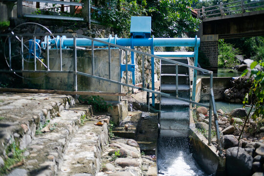 water wheel on the side of river