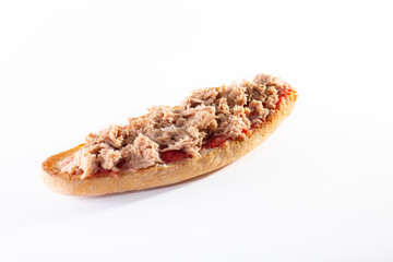 tostada de at&uacute;n con tomate