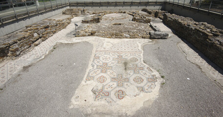Remains of a mosaic in the ruins of the Basilica della Corte in old town of Grado, Italy. - 716498390