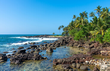 Fototapeta na wymiar Beautiful Indian Ocean coastline on the island of Sri Lanka, Dondra.