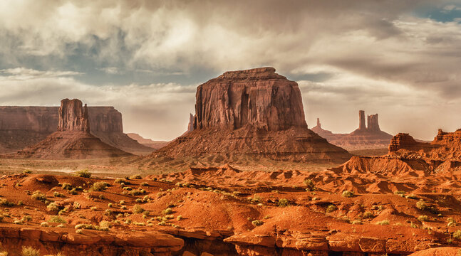 Amazing scenery in Monument Valley on the Border between Arizona and Utah, United States