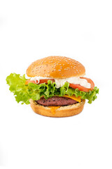 Hamburger con pane ai semi di sesamo, maionese, pomodoro, insalata, formaggio e carne di manzo