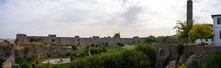 Fototapeta na wymiar Panoramic view of the courtyard of Diyarbakir Castle.