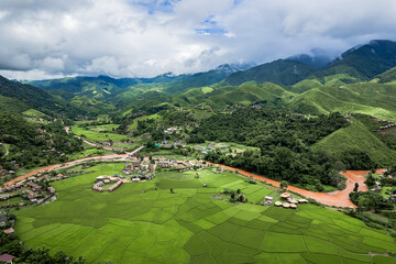 Fototapeta na wymiar Beautiful Sapan village and stunning landscape of green rice field at Nan province, Thailand.