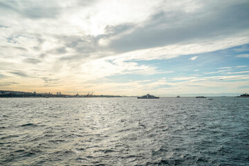Obraz premium Uskudar view from Istanbul Bosphorus cruise