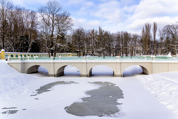 Śnieżna zima w ogrodach Pałacu Branickich, Wersal Podlasia, Polska - 716710910