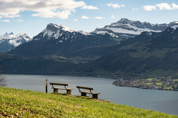 Zwei Bänke auf Mattgrat ob Ennetbürgen, Kanton Nidwalden, Schweiz