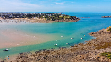 Fototapeta na wymiar Vue aérienne de la côte bretonne, Rotheneuf, La Guimorais, Bretagne
