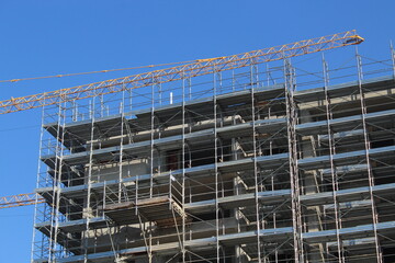 Lavori in corso nel cantiere edile per ristrutturazione edilizia