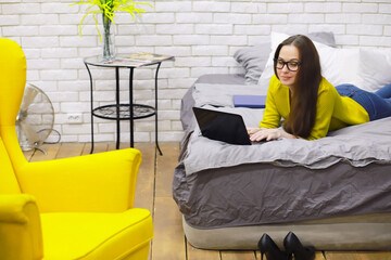 Young beautiful girl in casual clothes. The student prepares for the session.