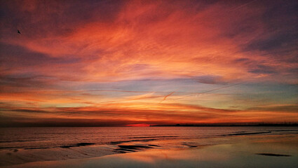 Fototapeta na wymiar sunrise on Malvarrosa beach (Valencia -Spain)