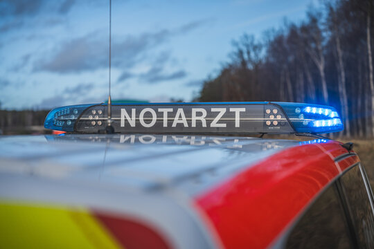 Ein Notarzteinsatzfahrzeug an einer Einsatzstelle...23.01.2024