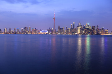 Fototapeta na wymiar skyline of Toronto by night